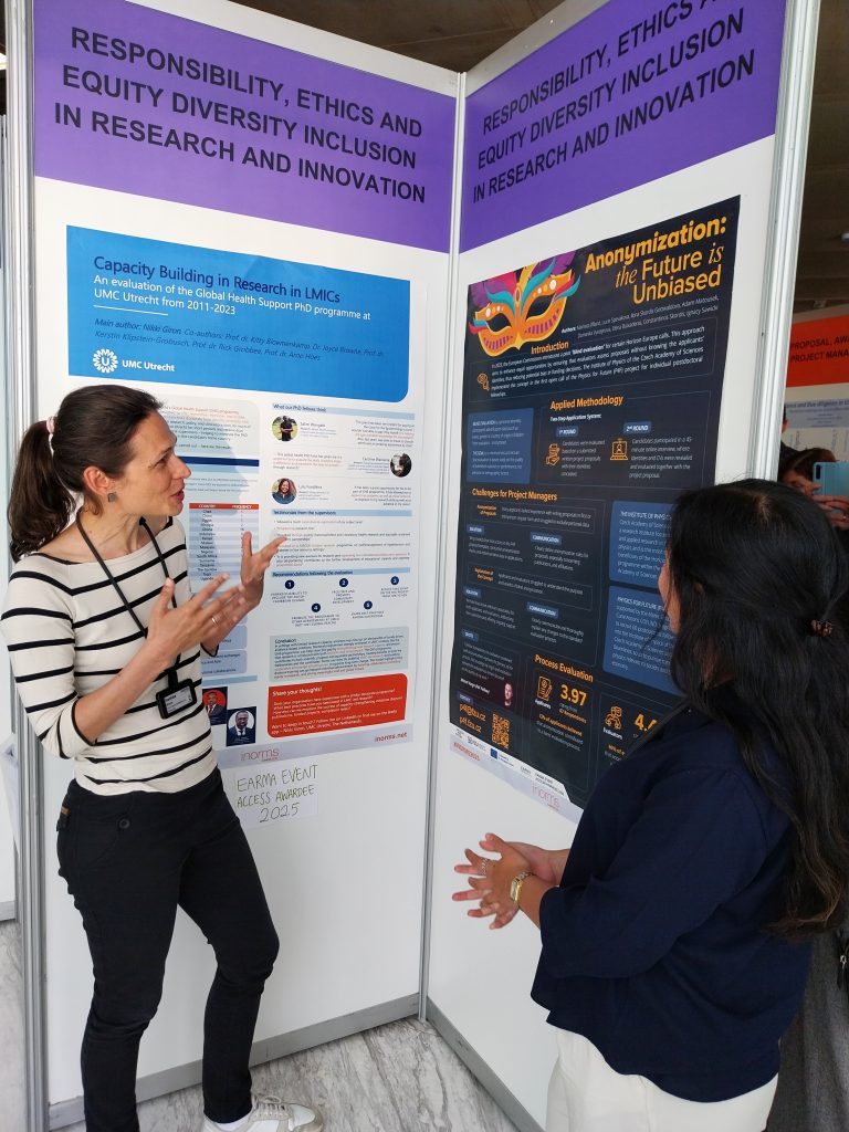 Marketa Iffland discussing the content of the poster with the audience